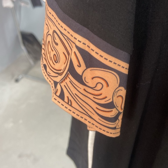 black v neck tee with faux tooled trim - Picture 2 of 3